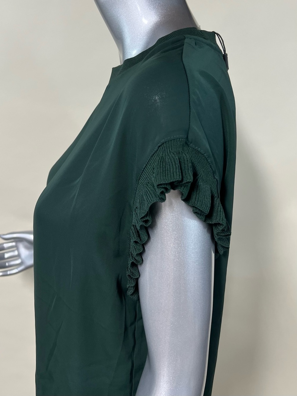 Tahari Women’s Medium Jungle Green Blouse High Neck Ribbed Trim Ruffle Top NEW - Picture 7 of 14